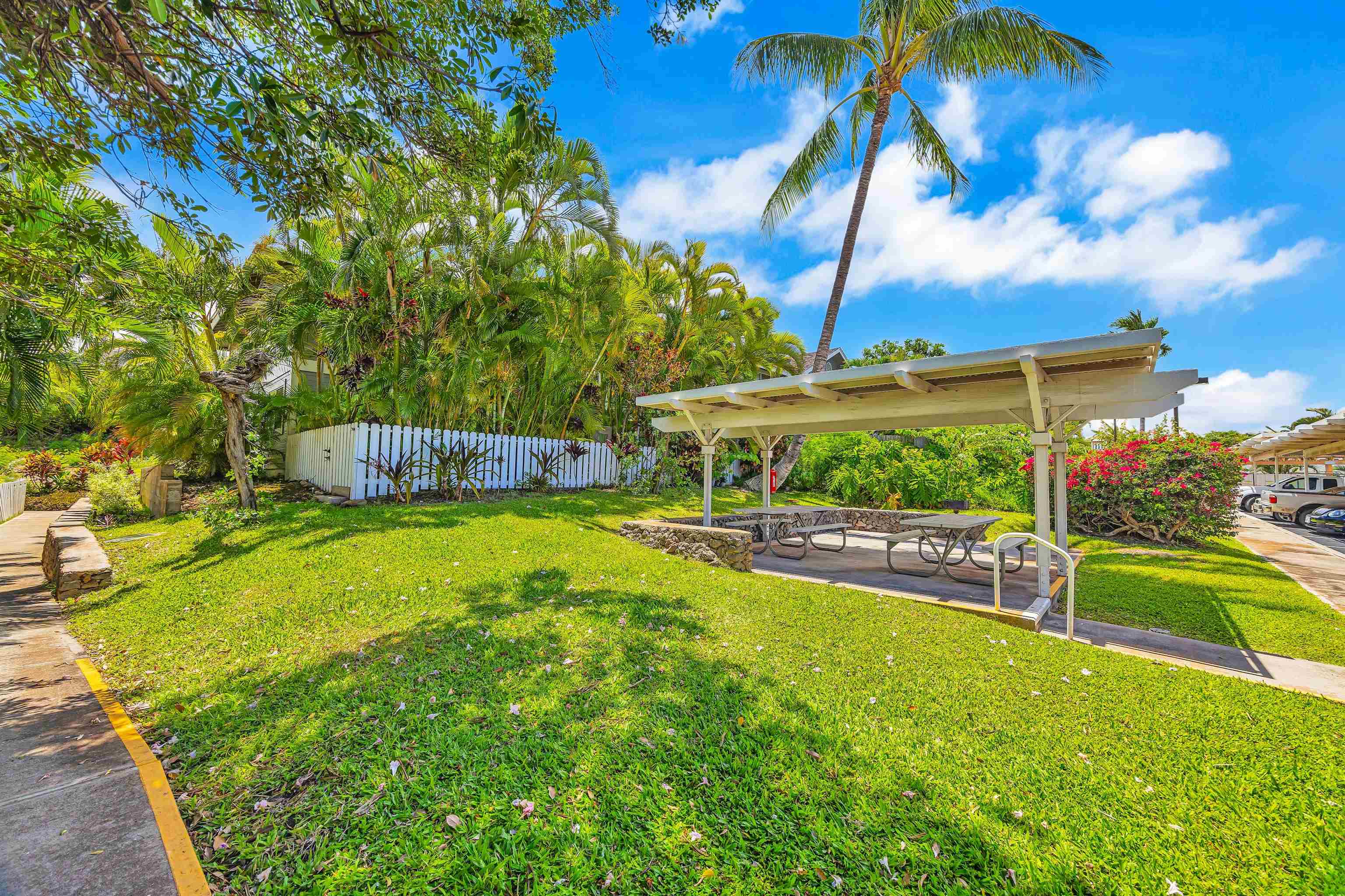 160 Keonekai Rd 24-202