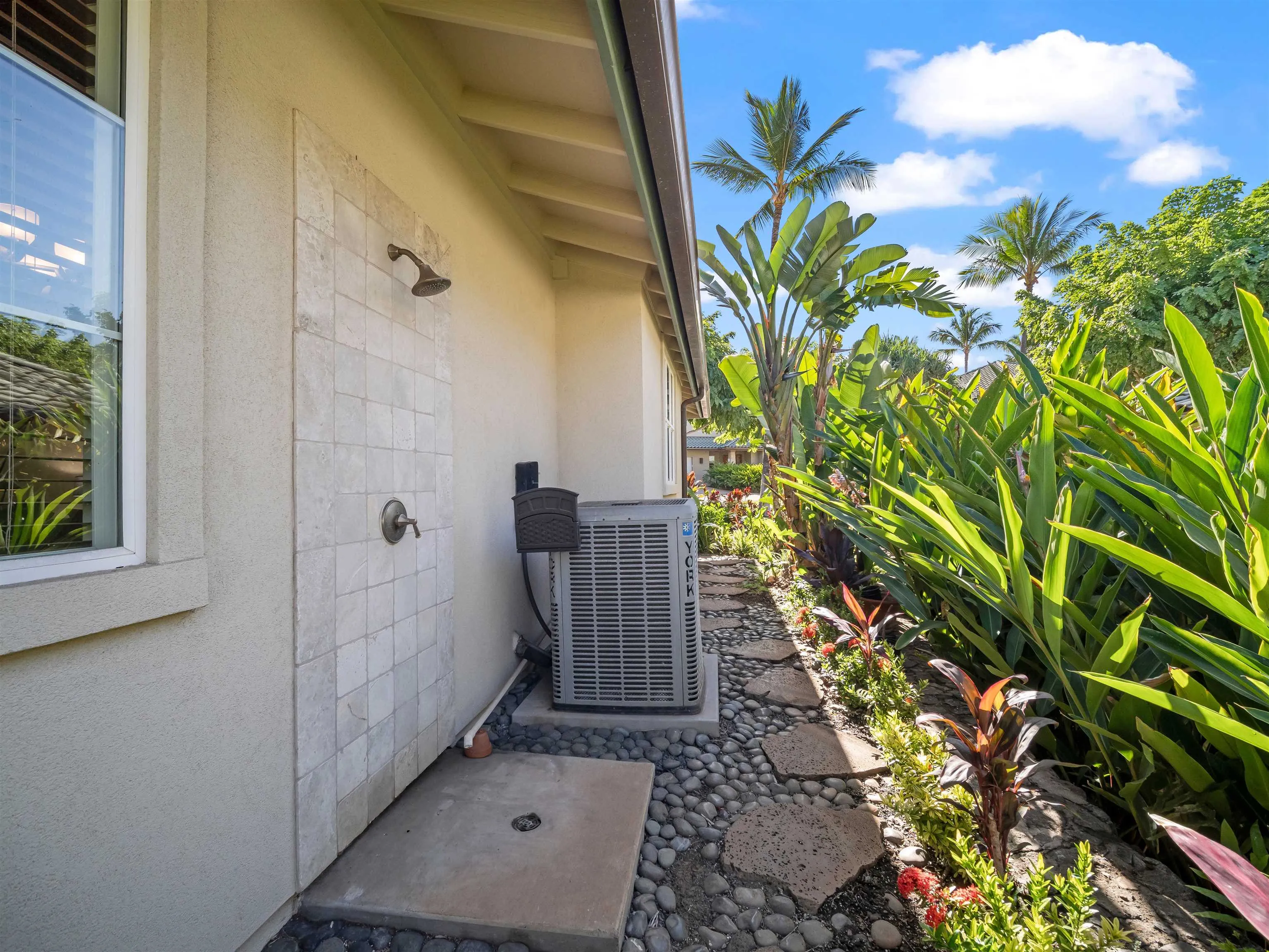 Kihei, Hawaii 96753, United States, 3 Bedrooms Bedrooms, ,3 BathroomsBathrooms,Residential,Active,236016