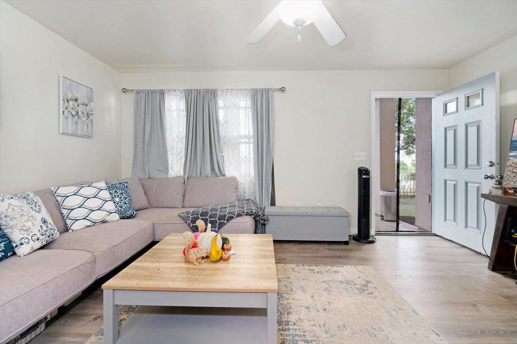 Photo of 45 Stephen Ln #813, Lahaina, HI 96761 (MLS # 407723)