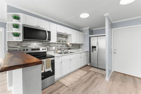 111 Kahului Beach Rd D328 Kahului HI 96732