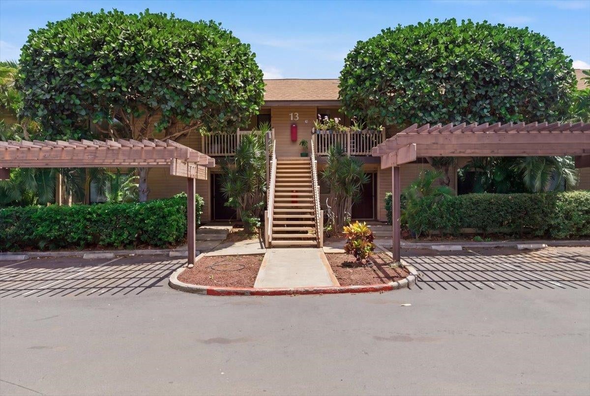 15 Kulanihakoi St 13F