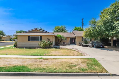 165 Magnolia Avenue, Hanford, CA 93230 - MLS#: 230441