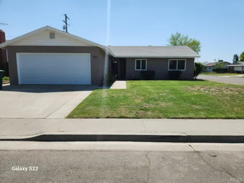 1585 Bluejay Circle, Hanford, CA 93230 - MLS#: 231859