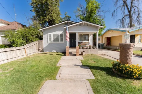 226 Bush St, Hanford, CA 93230 - MLS#: 231867