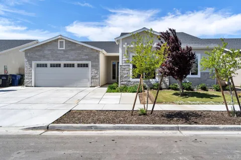 1914 Frontier Street N, Hanford, CA 93230 - MLS#: 231875