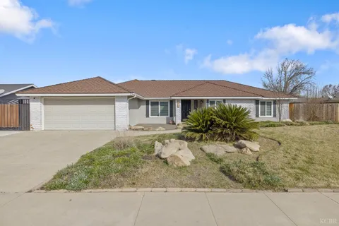 470 Birch Avenue, Hanford, CA 93230 - MLS#: 231543