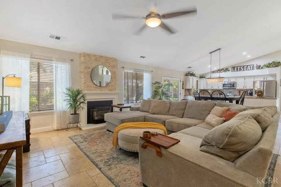 Visalia, California 93292, United States, 3 Bedrooms Bedrooms, ,2 BathroomsBathrooms,Residential,Pending,167968