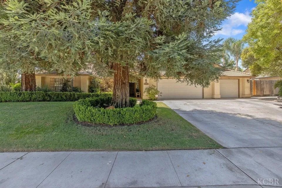 Visalia, California 93292, United States, 3 Bedrooms Bedrooms, ,2 BathroomsBathrooms,Residential,Pending,167968