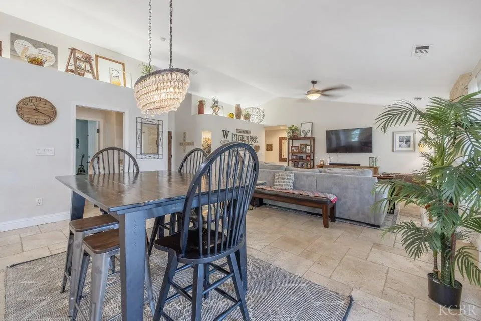 Visalia, California 93292, United States, 3 Bedrooms Bedrooms, ,2 BathroomsBathrooms,Residential,Pending,167968