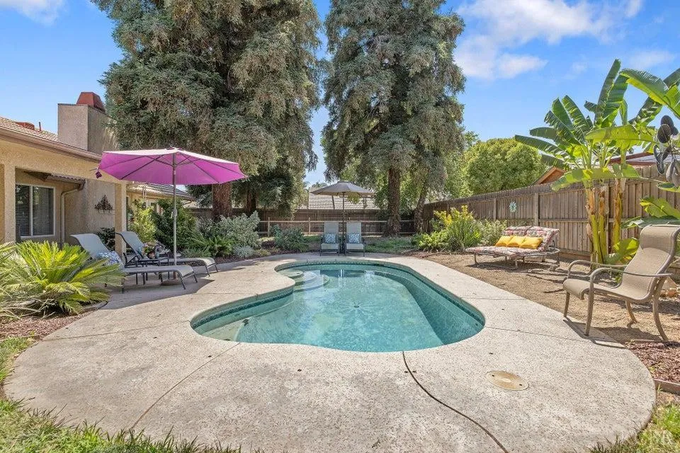 Visalia, California 93292, United States, 3 Bedrooms Bedrooms, ,2 BathroomsBathrooms,Residential,Pending,167968