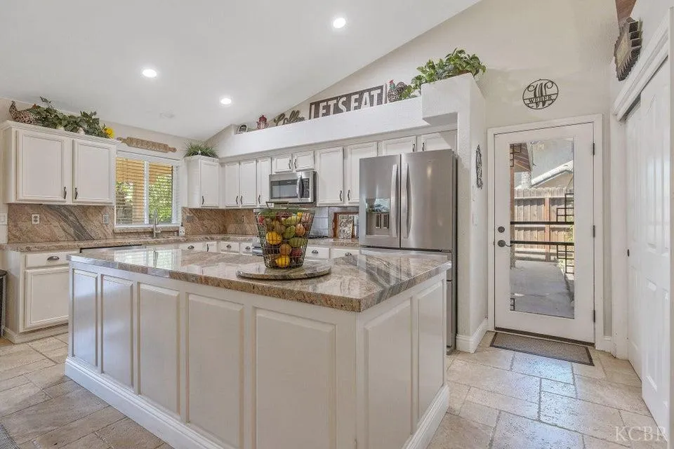 Visalia, California 93292, United States, 3 Bedrooms Bedrooms, ,2 BathroomsBathrooms,Residential,Pending,167968