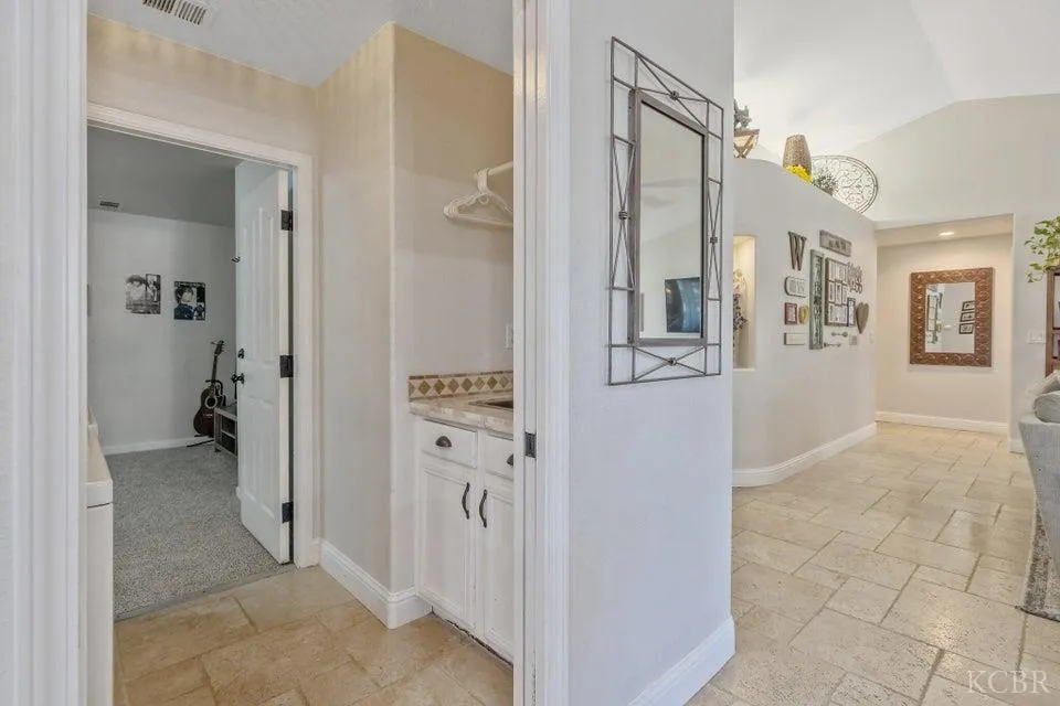 Visalia, California 93292, United States, 3 Bedrooms Bedrooms, ,2 BathroomsBathrooms,Residential,Pending,167968