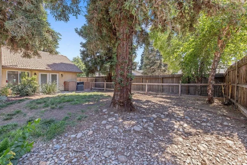 Visalia, California 93292, United States, 3 Bedrooms Bedrooms, ,2 BathroomsBathrooms,Residential,Pending,167968