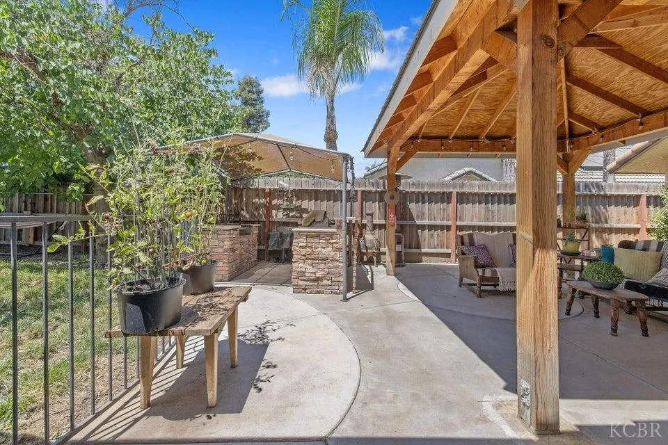 Visalia, California 93292, United States, 3 Bedrooms Bedrooms, ,2 BathroomsBathrooms,Residential,Pending,167968