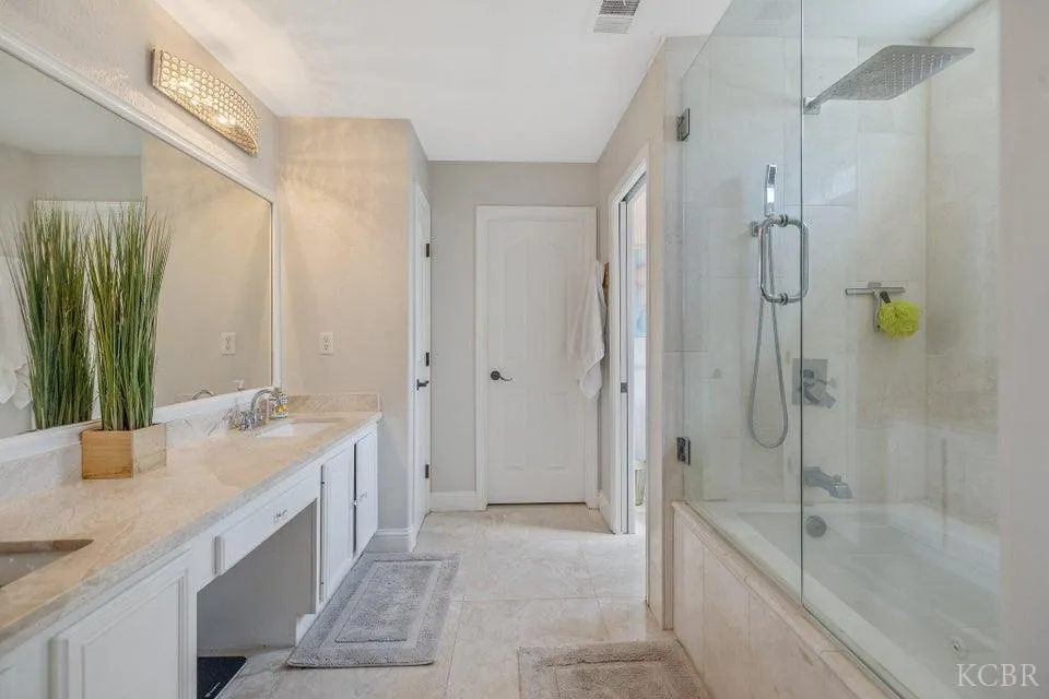 Visalia, California 93292, United States, 3 Bedrooms Bedrooms, ,2 BathroomsBathrooms,Residential,Pending,167968