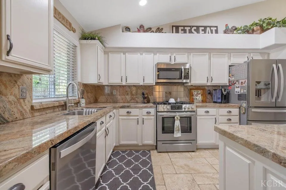 Visalia, California 93292, United States, 3 Bedrooms Bedrooms, ,2 BathroomsBathrooms,Residential,Pending,167968