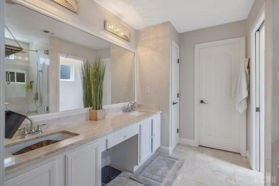 Visalia, California 93292, United States, 3 Bedrooms Bedrooms, ,2 BathroomsBathrooms,Residential,Pending,167968