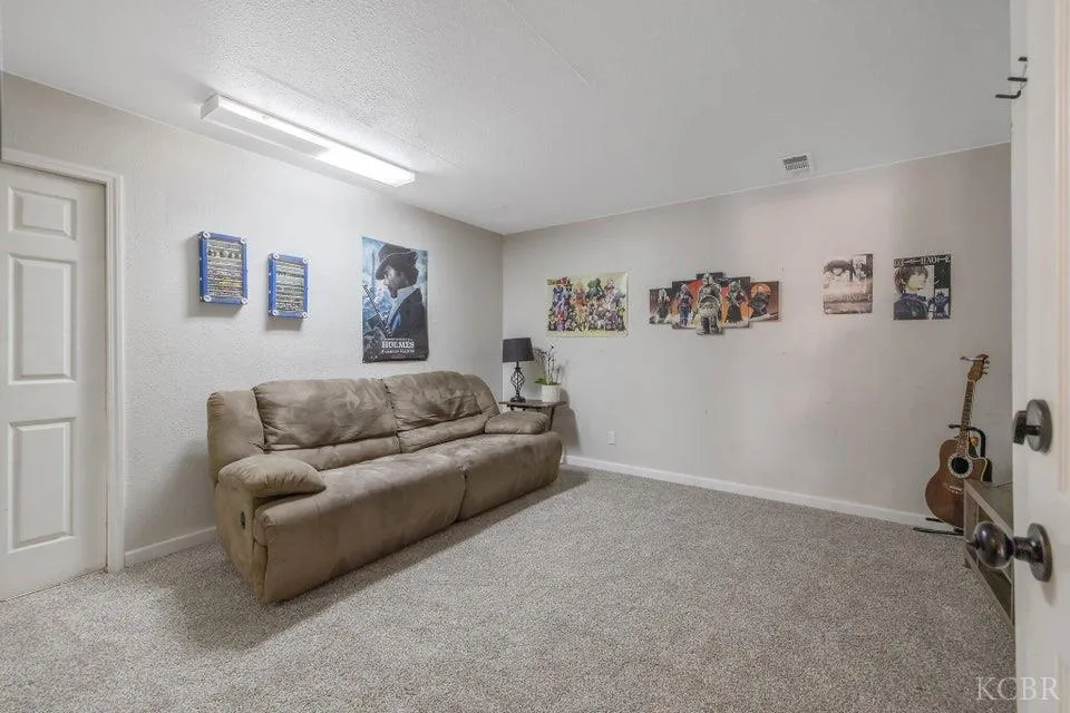 Visalia, California 93292, United States, 3 Bedrooms Bedrooms, ,2 BathroomsBathrooms,Residential,Pending,167968