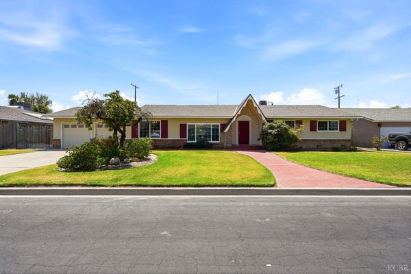 335 E SYCAMORE DR, HANFORD, CA 93230 - Image 2ecf54a407fce84dba7f1a6f9c8a8cb7/3824476763