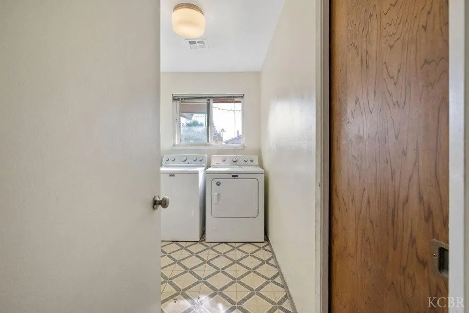 Visalia, California 93277, United States, 3 Bedrooms Bedrooms, ,2 BathroomsBathrooms,Residential,Active,247915