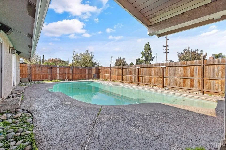 Visalia, California 93277, United States, 3 Bedrooms Bedrooms, ,2 BathroomsBathrooms,Residential,Active,247915