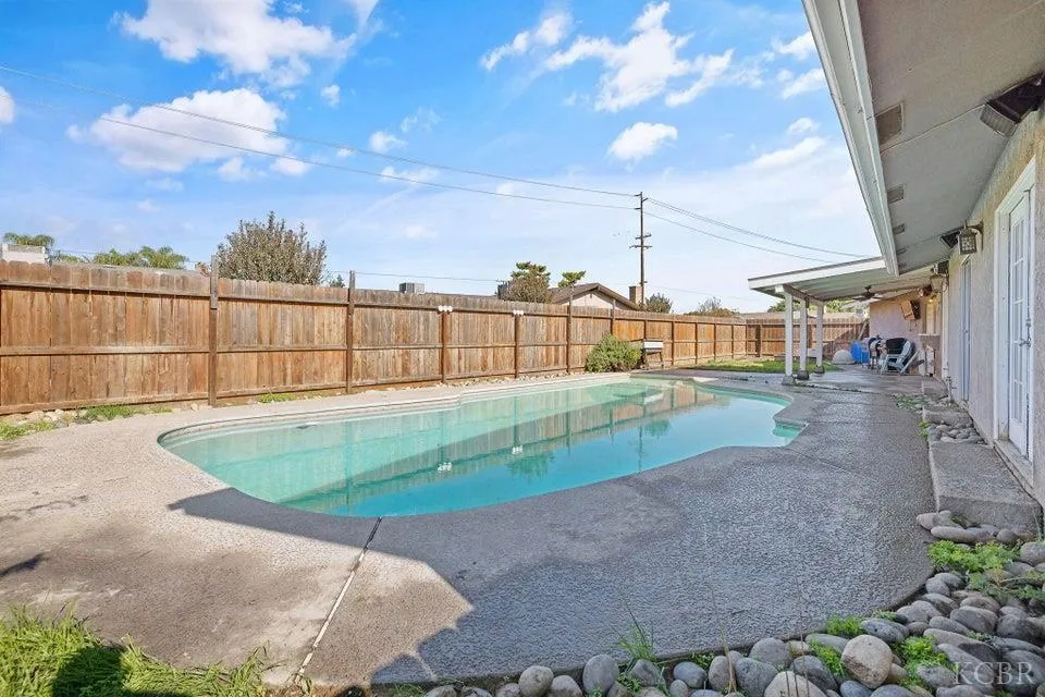 Visalia, California 93277, United States, 3 Bedrooms Bedrooms, ,2 BathroomsBathrooms,Residential,Active,247915