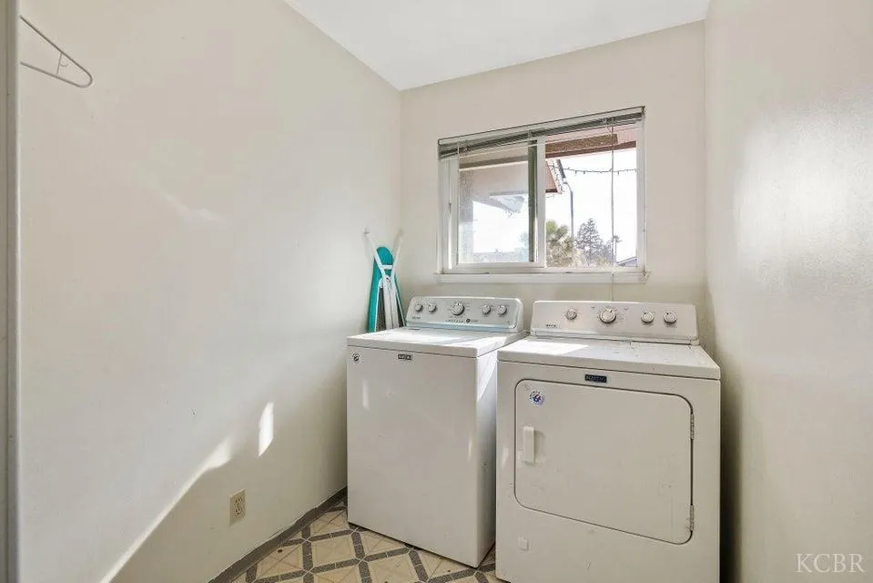 Visalia, California 93277, United States, 3 Bedrooms Bedrooms, ,2 BathroomsBathrooms,Residential,Active,247915