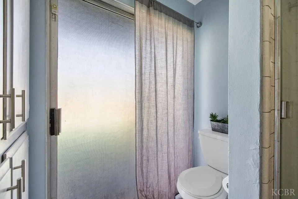 Visalia, California 93277, United States, 3 Bedrooms Bedrooms, ,2 BathroomsBathrooms,Residential,Active,247915