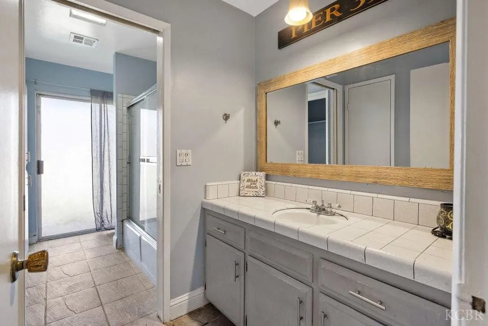 Visalia, California 93277, United States, 3 Bedrooms Bedrooms, ,2 BathroomsBathrooms,Residential,Active,247915