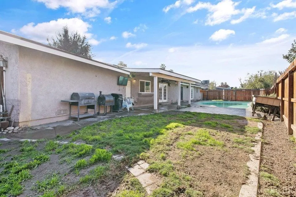 Visalia, California 93277, United States, 3 Bedrooms Bedrooms, ,2 BathroomsBathrooms,Residential,Active,247915