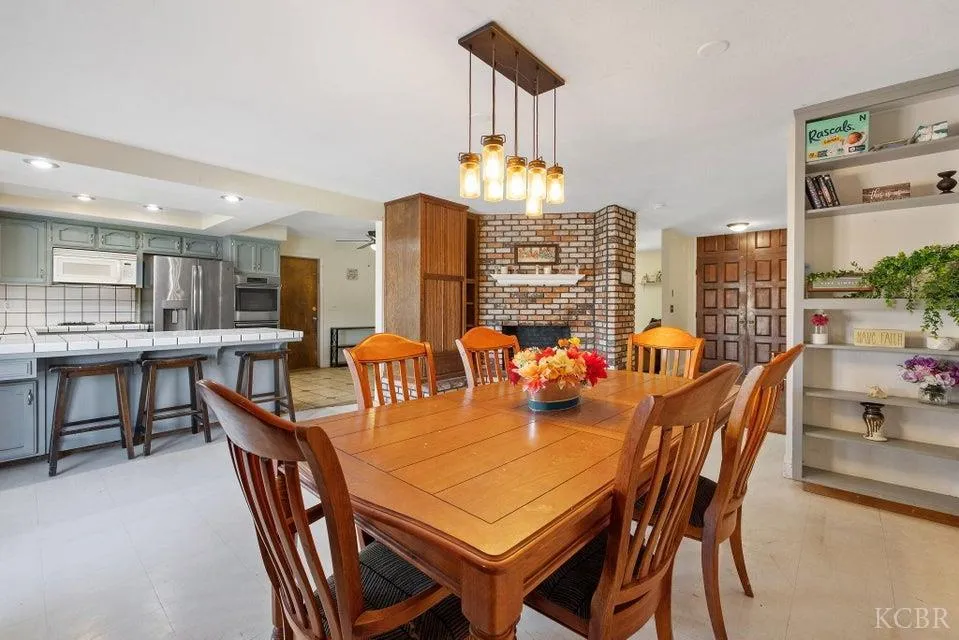 Visalia, California 93277, United States, 3 Bedrooms Bedrooms, ,2 BathroomsBathrooms,Residential,Active,247915