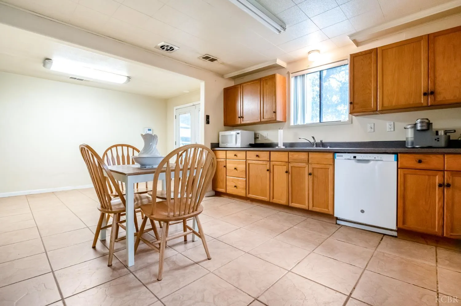 Visalia, California 93292, United States, 2 Bedrooms Bedrooms, ,1 BathroomBathrooms,Residential,Active,255555