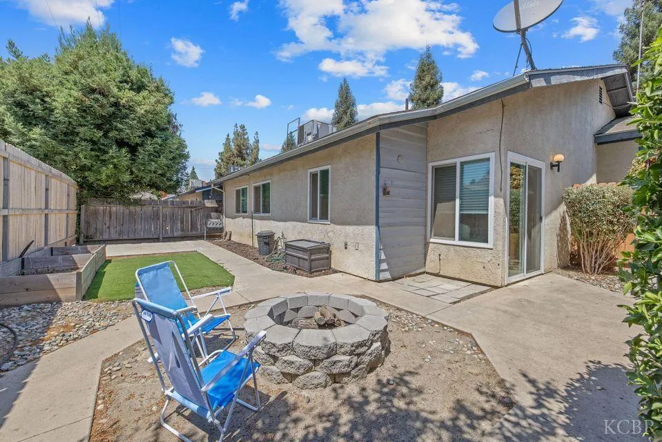 Visalia, California 93292, United States, 3 Bedrooms Bedrooms, ,2 BathroomsBathrooms,Residential,Active,192449