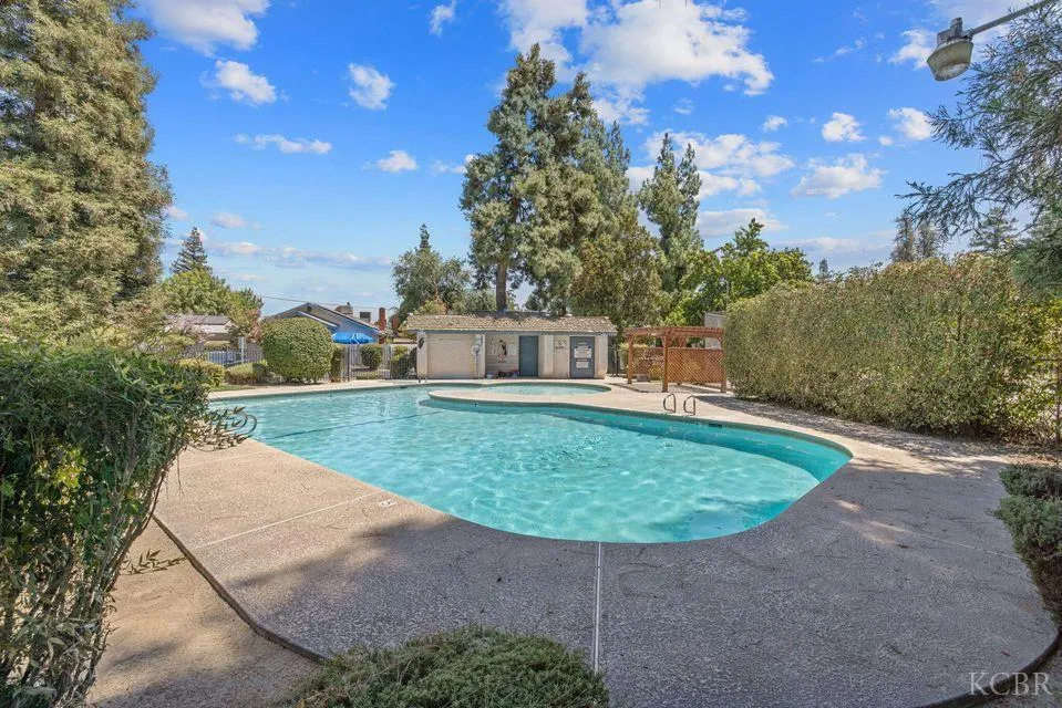 Visalia, California 93292, United States, 3 Bedrooms Bedrooms, ,2 BathroomsBathrooms,Residential,Active,192449