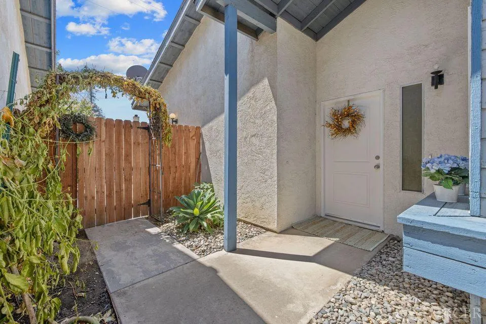 Visalia, California 93292, United States, 3 Bedrooms Bedrooms, ,2 BathroomsBathrooms,Residential,Active,192449