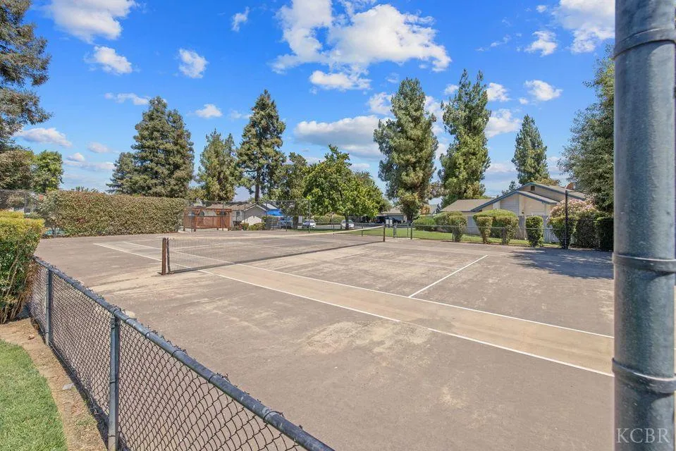 Visalia, California 93292, United States, 3 Bedrooms Bedrooms, ,2 BathroomsBathrooms,Residential,Active,192449