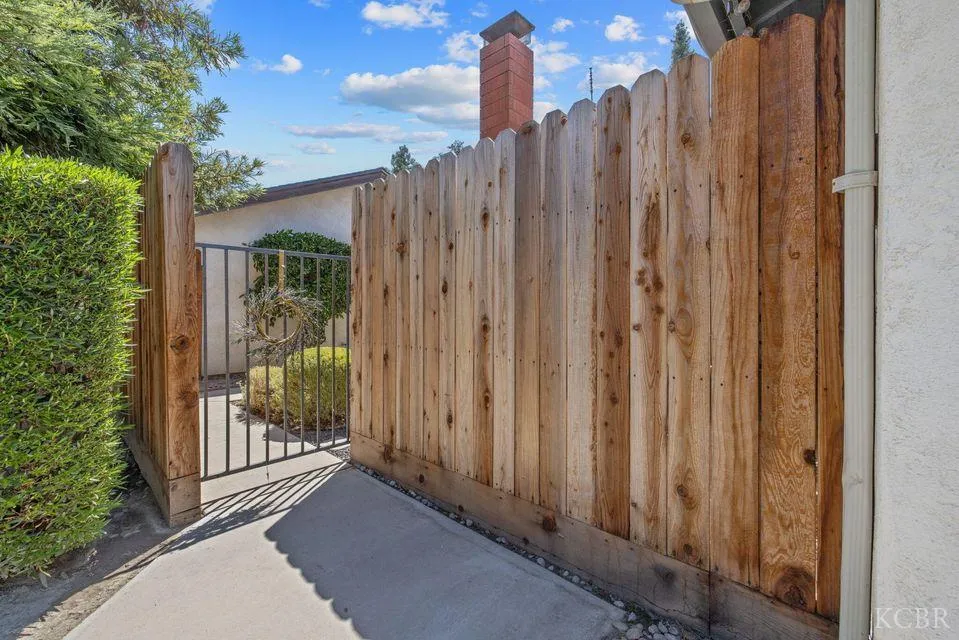 Visalia, California 93292, United States, 3 Bedrooms Bedrooms, ,2 BathroomsBathrooms,Residential,Active,192449