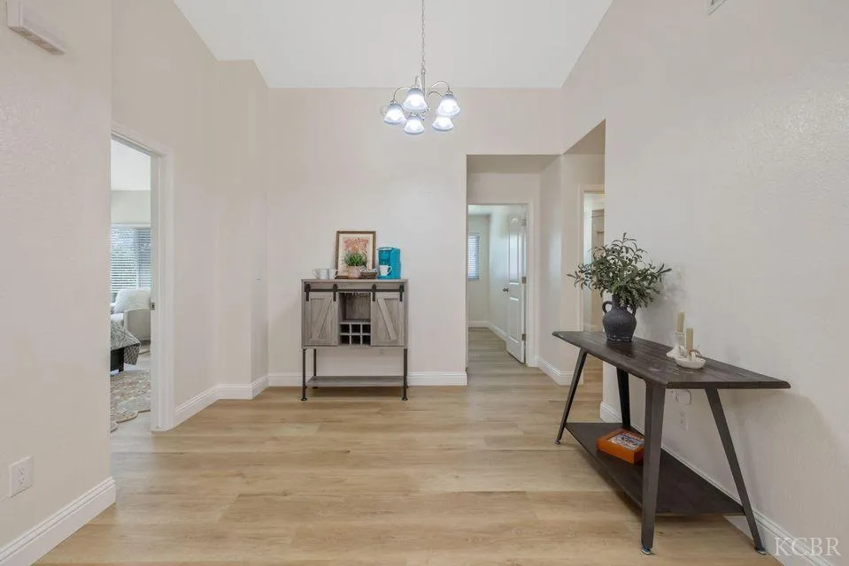 Visalia, California 93292, United States, 3 Bedrooms Bedrooms, ,2 BathroomsBathrooms,Residential,Active,192449