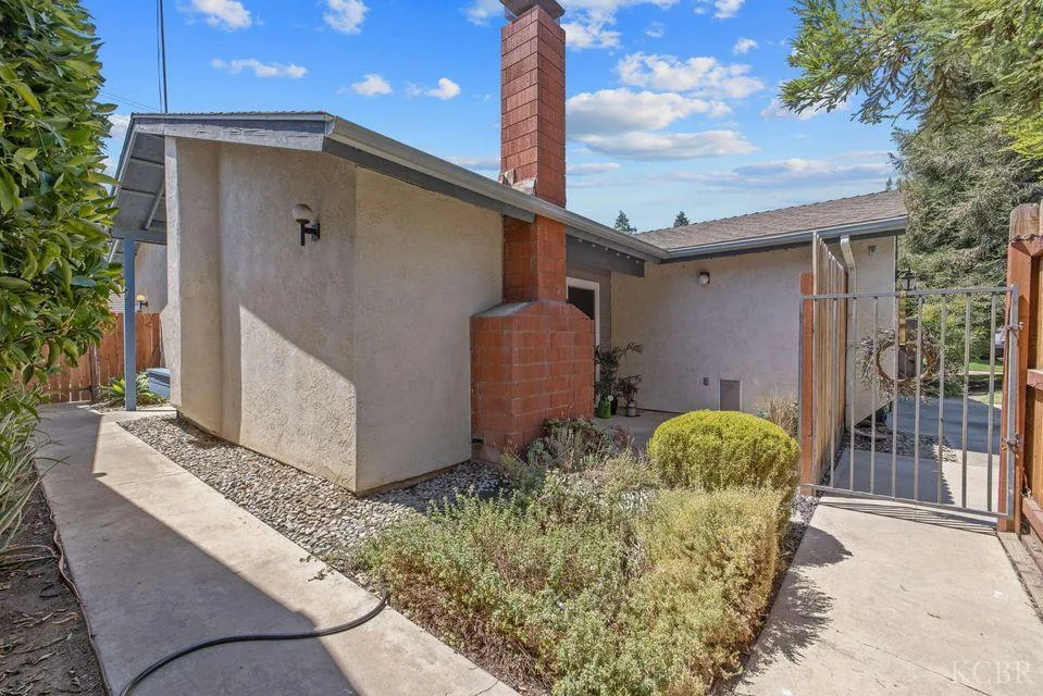 Visalia, California 93292, United States, 3 Bedrooms Bedrooms, ,2 BathroomsBathrooms,Residential,Active,192449