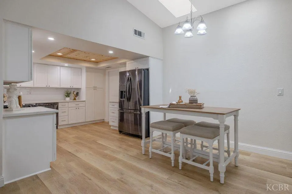 Visalia, California 93292, United States, 3 Bedrooms Bedrooms, ,2 BathroomsBathrooms,Residential,Active,192449