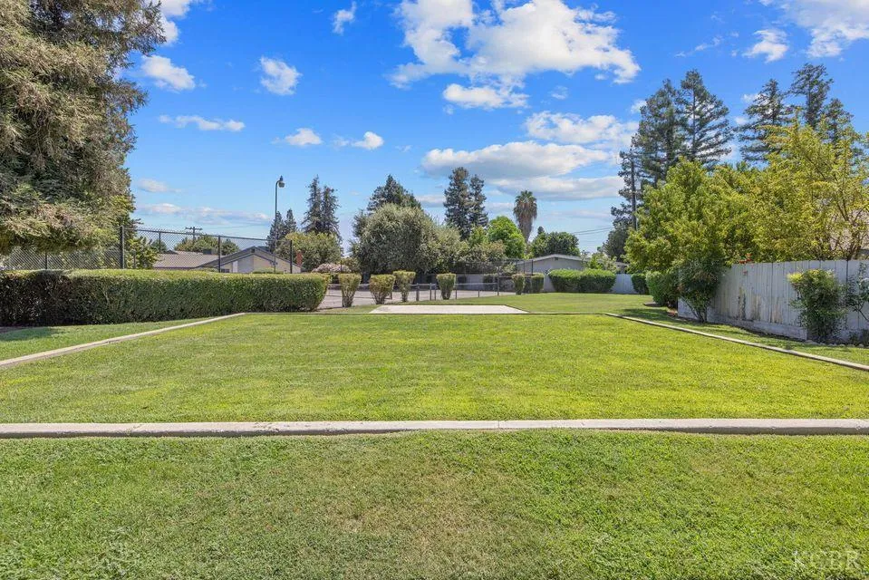 Visalia, California 93292, United States, 3 Bedrooms Bedrooms, ,2 BathroomsBathrooms,Residential,Active,192449