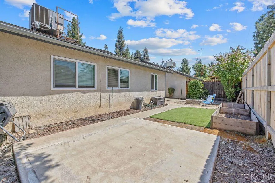 Visalia, California 93292, United States, 3 Bedrooms Bedrooms, ,2 BathroomsBathrooms,Residential,Active,192449