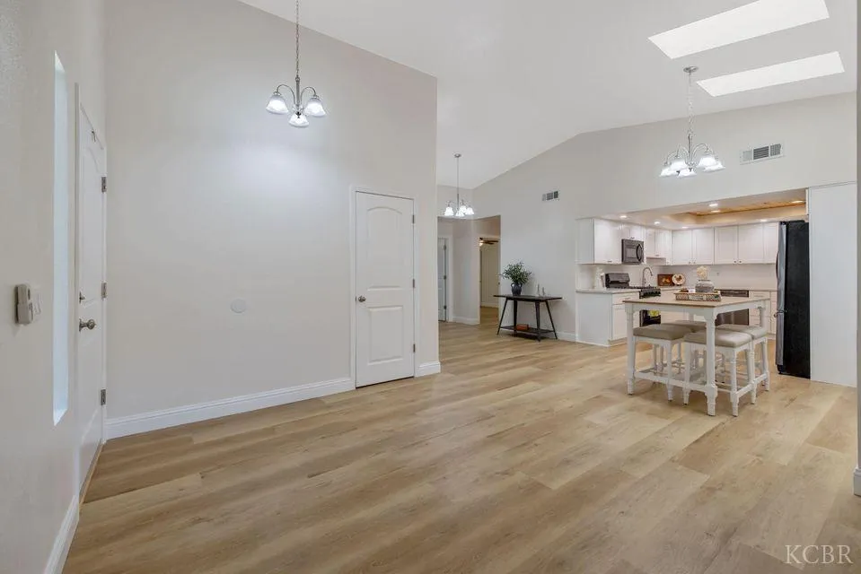 Visalia, California 93292, United States, 3 Bedrooms Bedrooms, ,2 BathroomsBathrooms,Residential,Active,192449