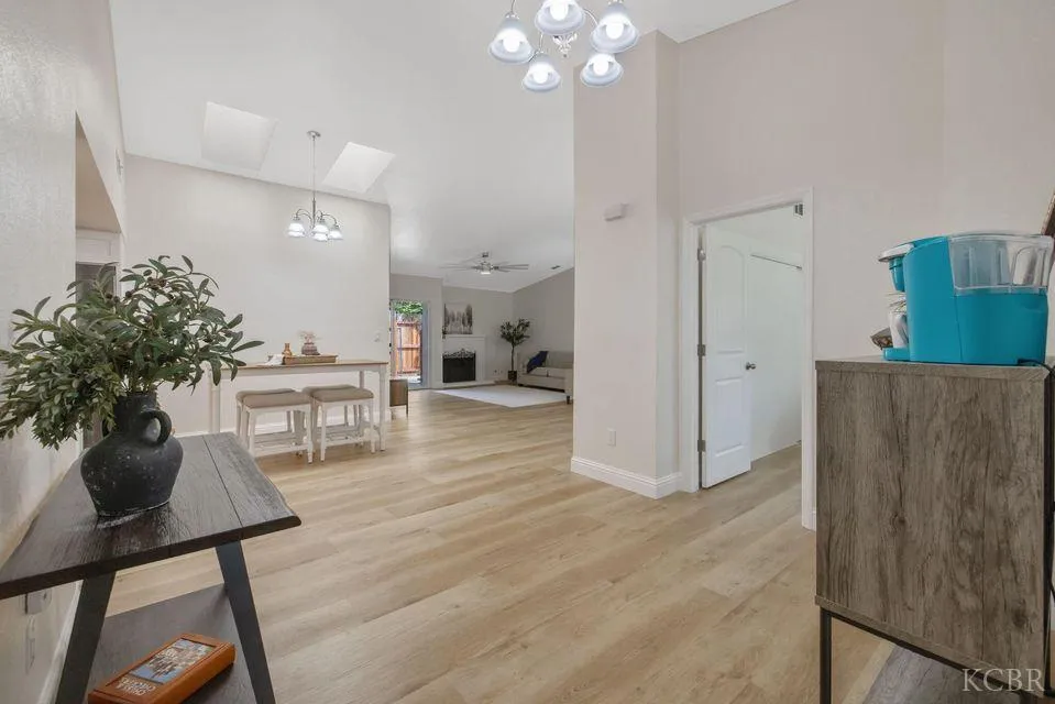 Visalia, California 93292, United States, 3 Bedrooms Bedrooms, ,2 BathroomsBathrooms,Residential,Active,192449