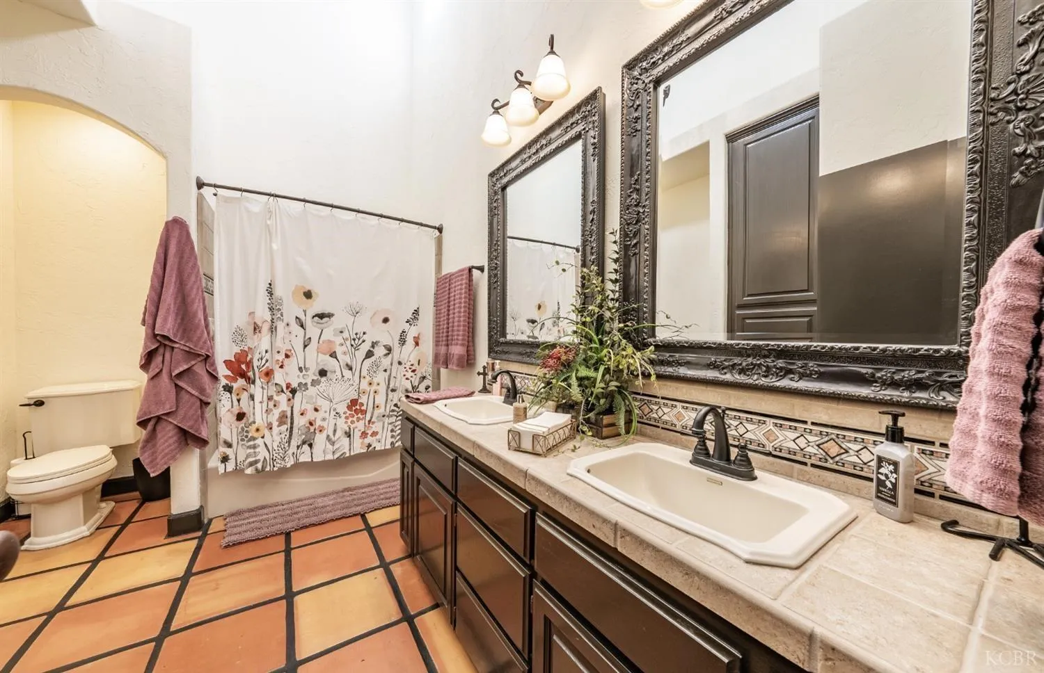 Hanford, California 93230, United States, 5 Bedrooms Bedrooms, ,5 BathroomsBathrooms,Residential,Active,144191