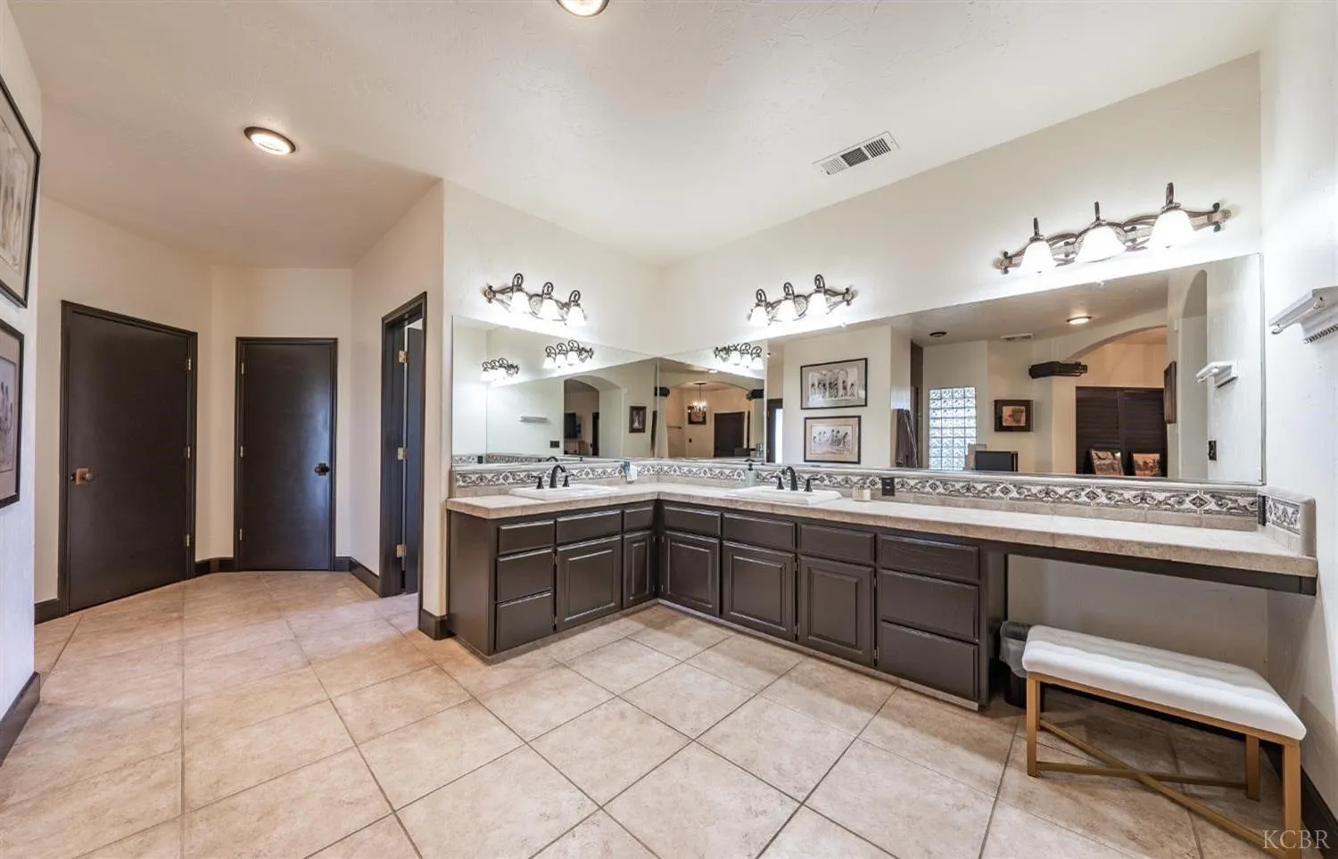 Hanford, California 93230, United States, 5 Bedrooms Bedrooms, ,5 BathroomsBathrooms,Residential,Active,144191