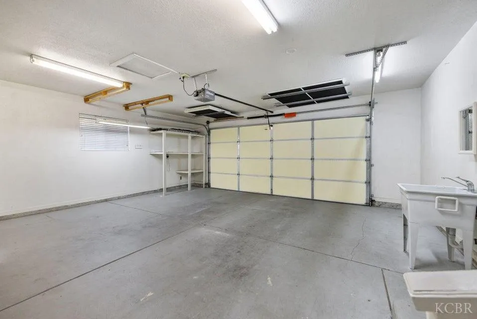 Visalia, California 93277, United States, 3 Bedrooms Bedrooms, ,2 BathroomsBathrooms,Residential,Active,241438