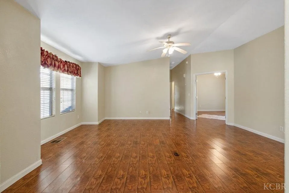 Visalia, California 93277, United States, 3 Bedrooms Bedrooms, ,2 BathroomsBathrooms,Residential,Active,241438