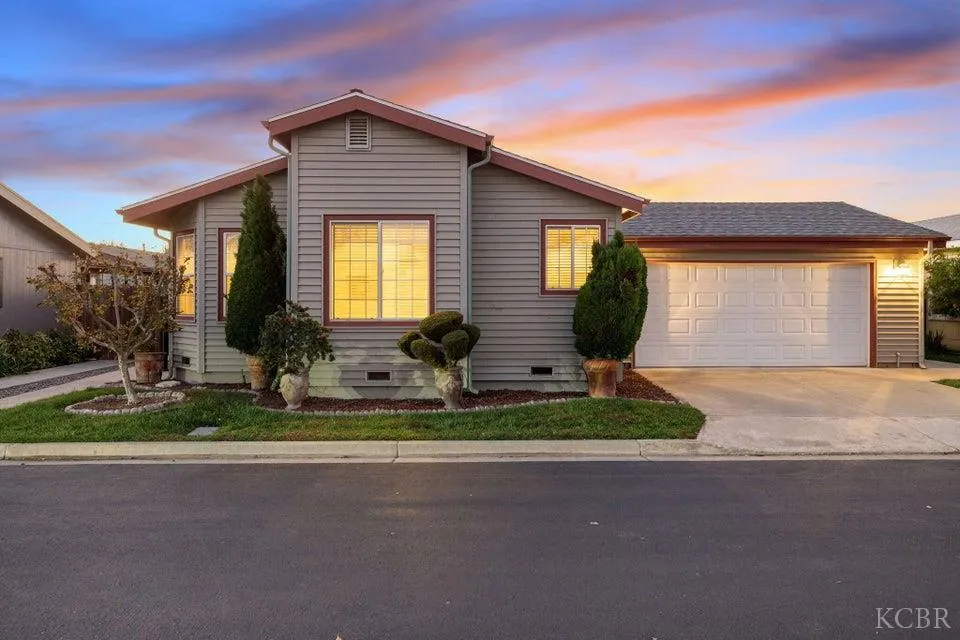 Visalia, California 93277, United States, 3 Bedrooms Bedrooms, ,2 BathroomsBathrooms,Residential,Active,241438