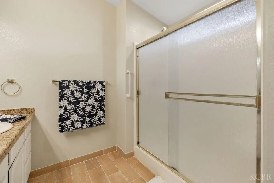 Visalia, California 93277, United States, 3 Bedrooms Bedrooms, ,2 BathroomsBathrooms,Residential,Active,241438